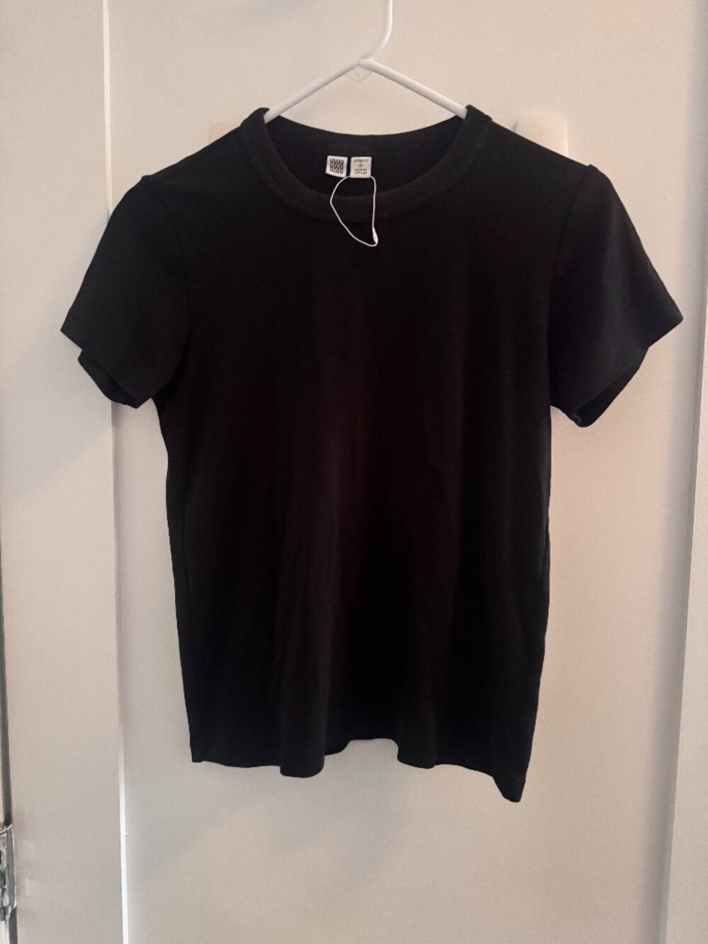 Uniqlo Women's Size Small Black Fitted Short Sleeve T-Shirt 100% Cotton